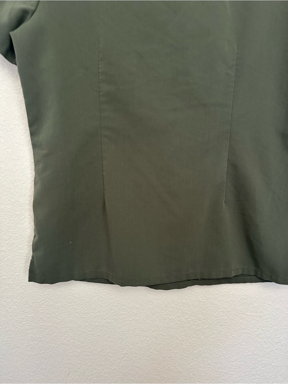 Figs Women’s Casma Scrub Top Moss Green V-neck Uniform Size Medium EUC - Picture 10 of 10